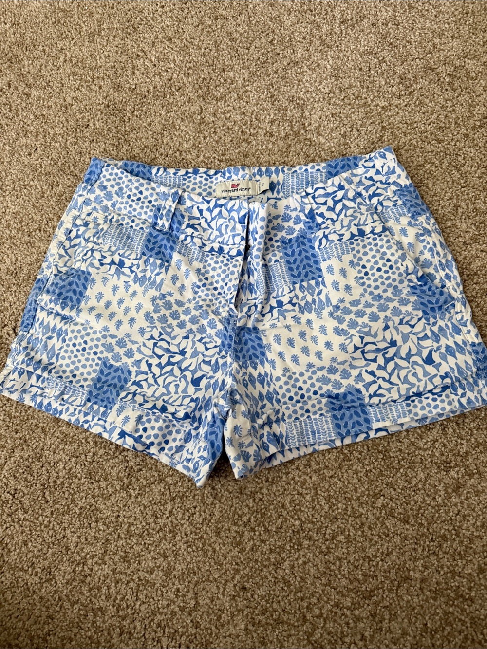 Vineyard Vines Blue & White Print Shorts. Sz 2. EUC.
